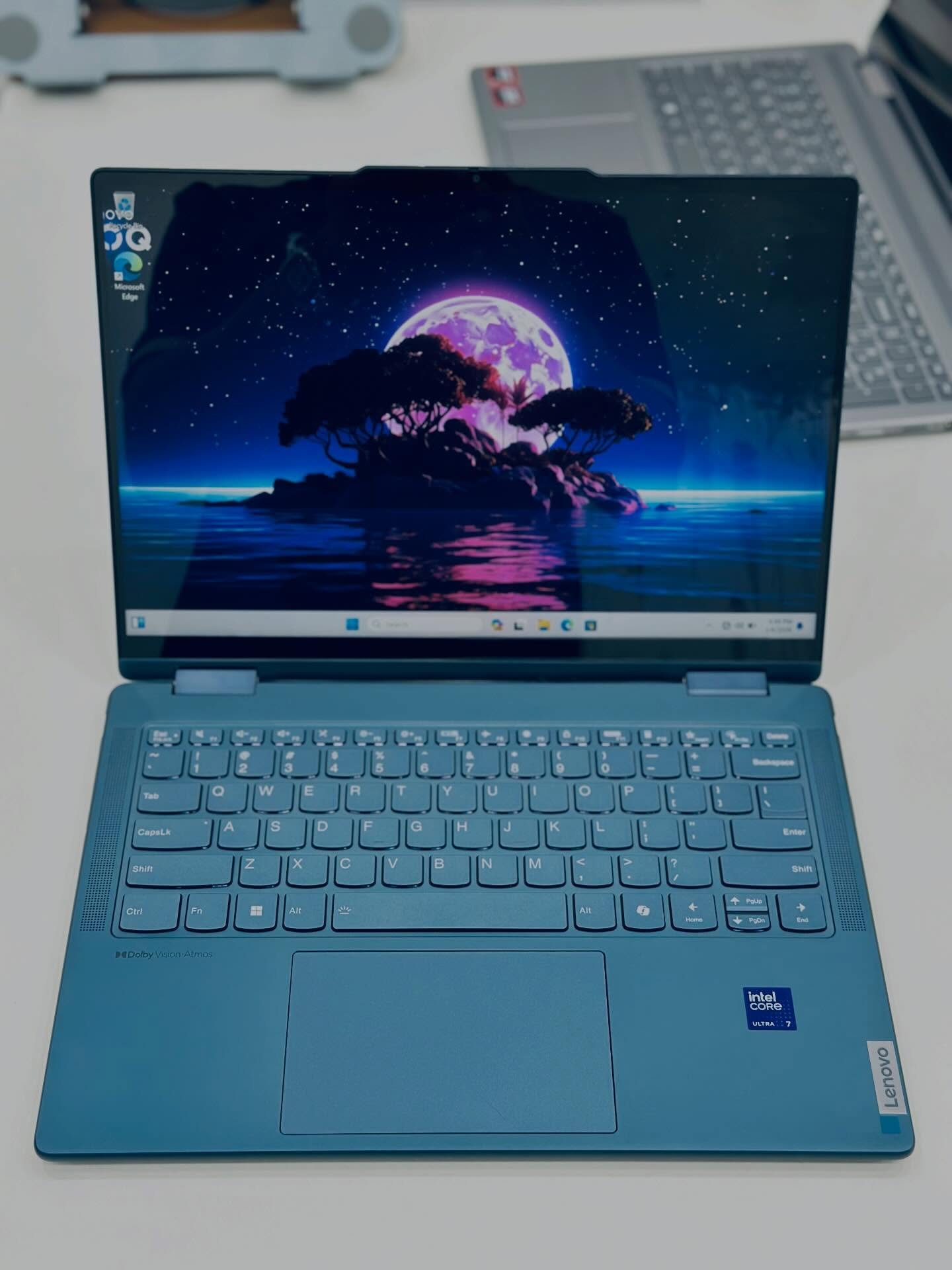 Lenovo Yoga 7 2-in-1 – Intel Core Ultra 7 155H (15th Gen) | 16GB DDR5 | 1TB SSD | 14″ OLED Touchscreen