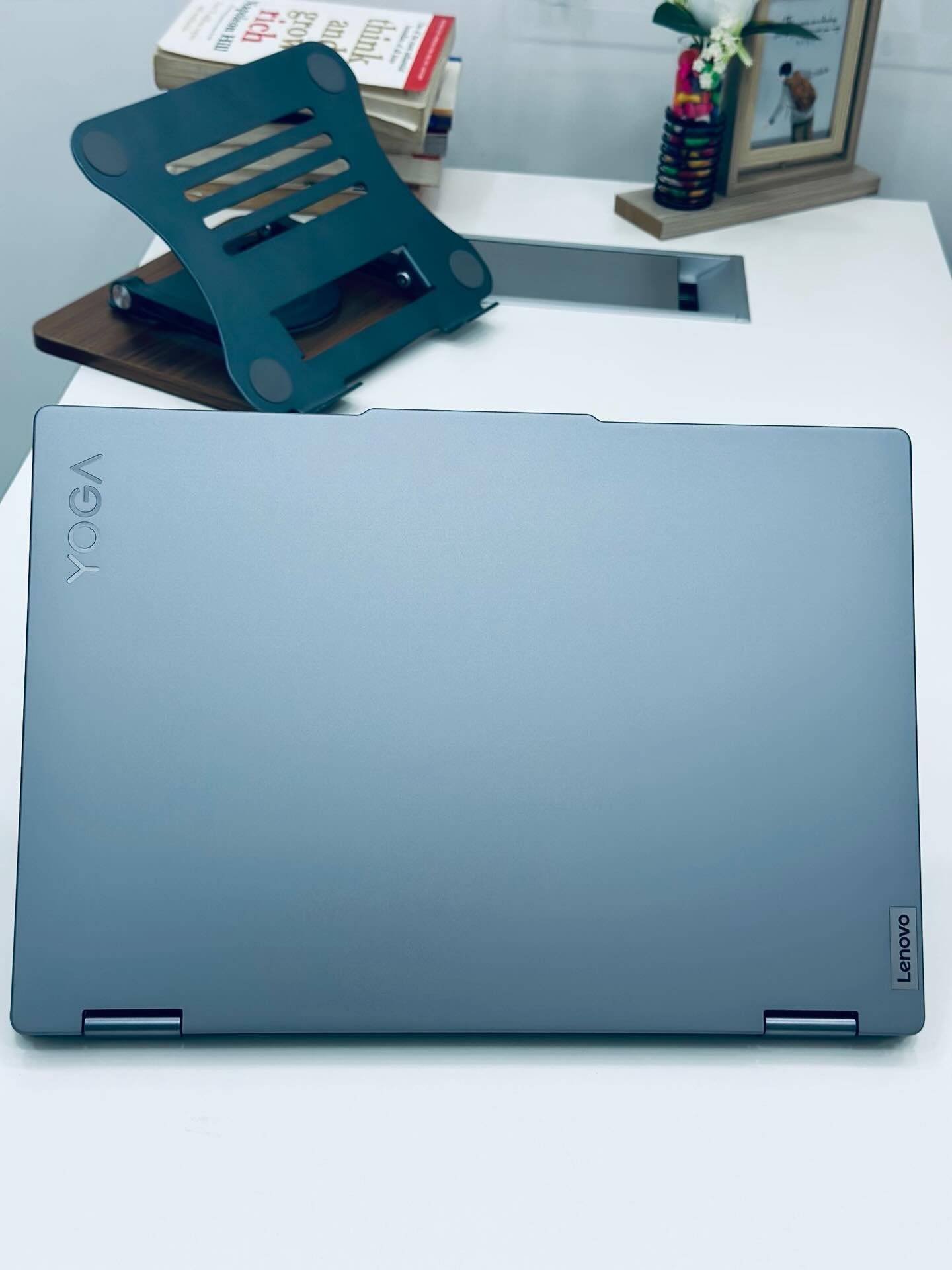 Lenovo Yoga 7 2-in-1 – Ryzen 5 8640HS | 8GB DDR5 RAM | 512GB SSD | 15″ OLED Touchscreen (2024)