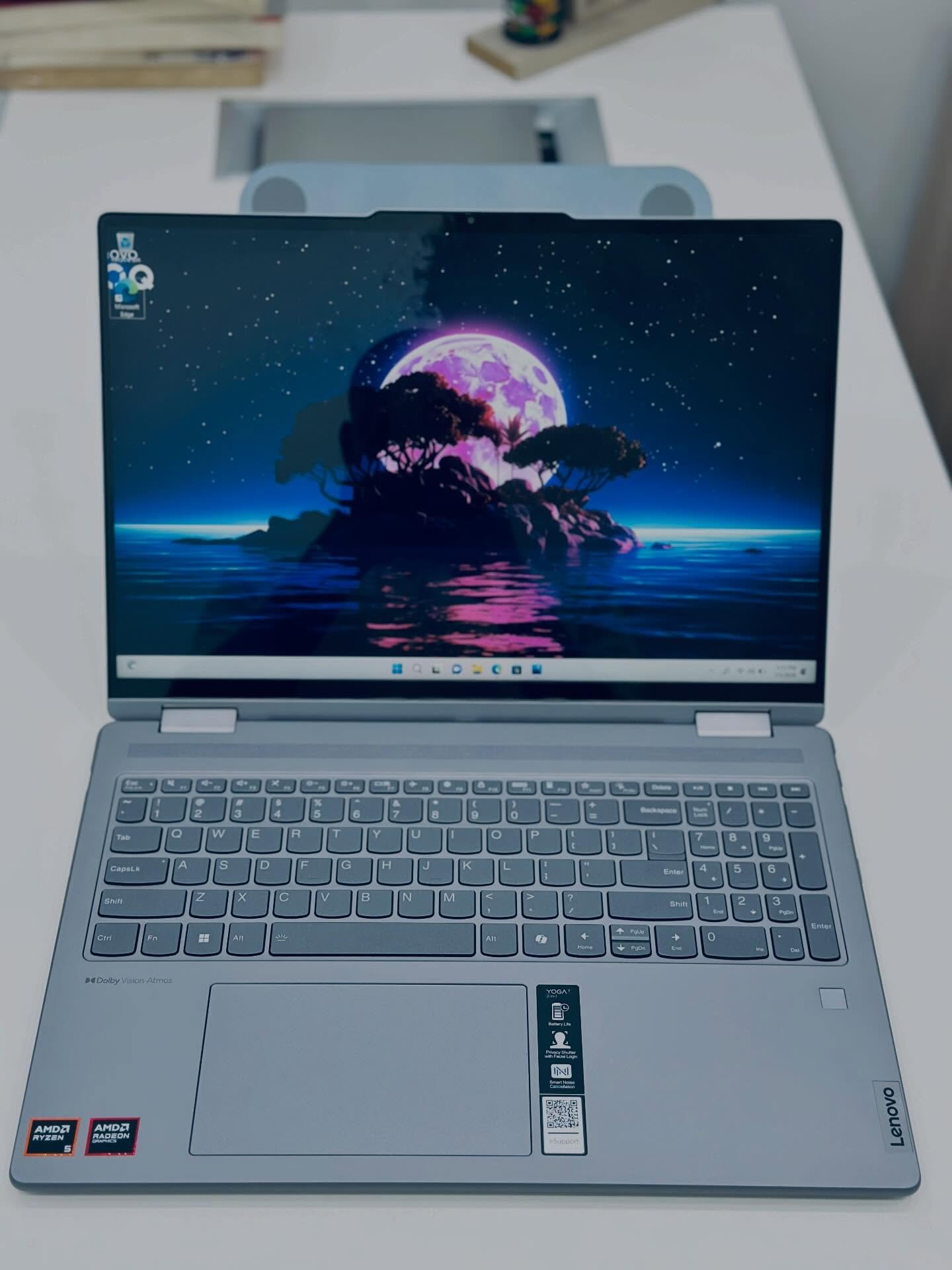 Lenovo Yoga 7 2-in-1 – Ryzen 5 8640HS | 8GB DDR5 RAM | 512GB SSD | 15″ OLED Touchscreen (2024)